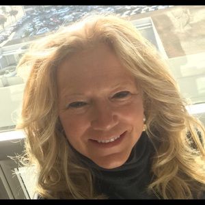 Meet your Posher, Debbie